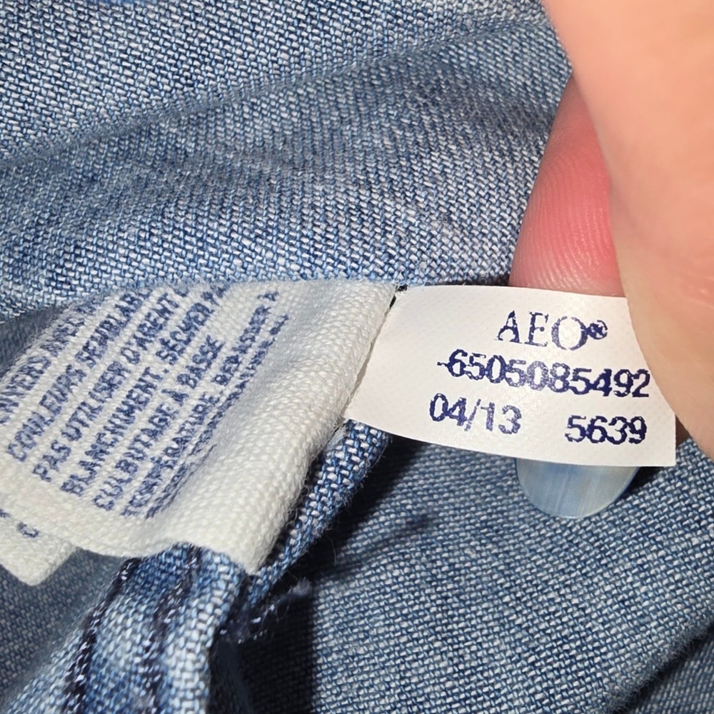 American Eagle Womens Large Blue Denim Chambray Ombre Button Down Shirt L/G - Picture 7 of 9